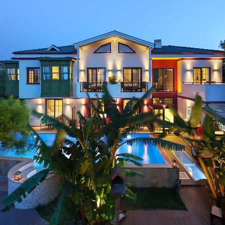 Cesmekes Otel Bagian luar foto