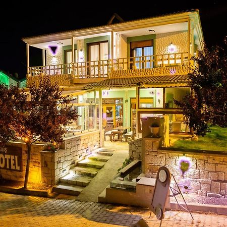 Cesmekes Otel Bagian luar foto