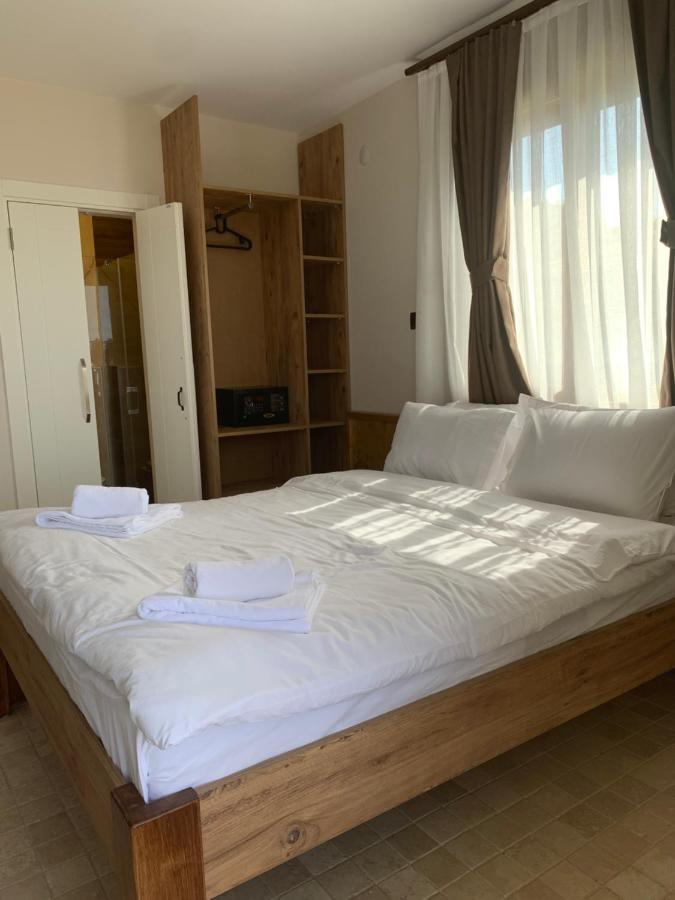 Cesmekes Otel Bagian luar foto