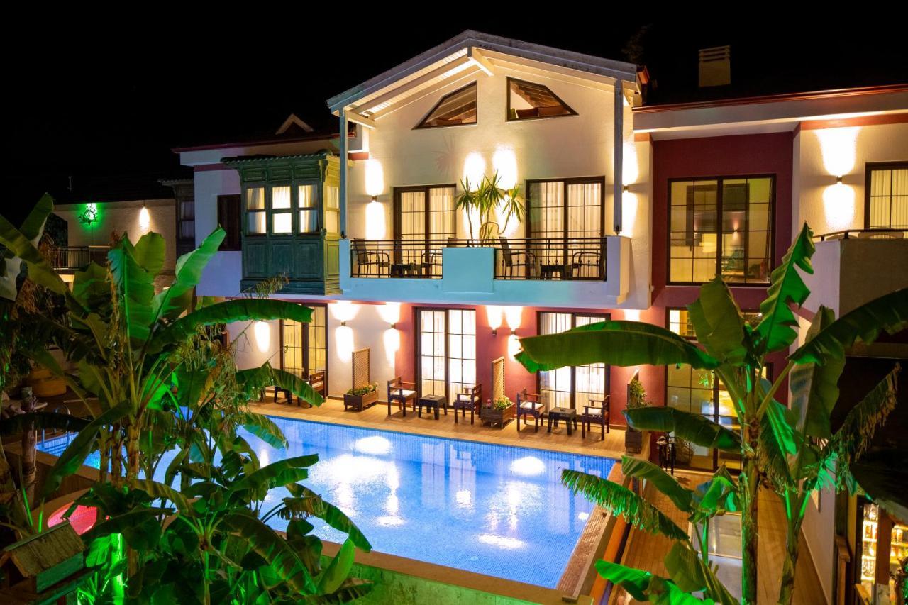 Cesmekes Otel Bagian luar foto