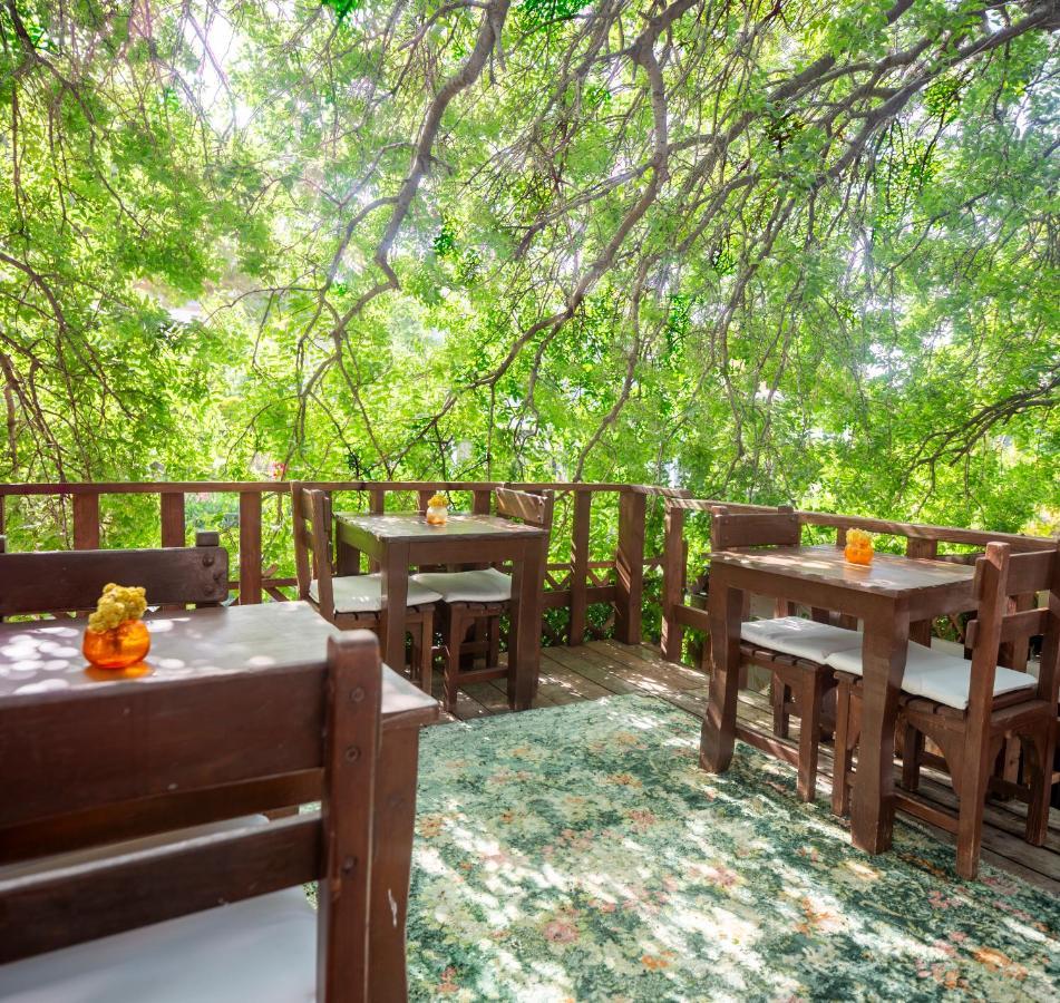 Cesmekes Otel Bagian luar foto