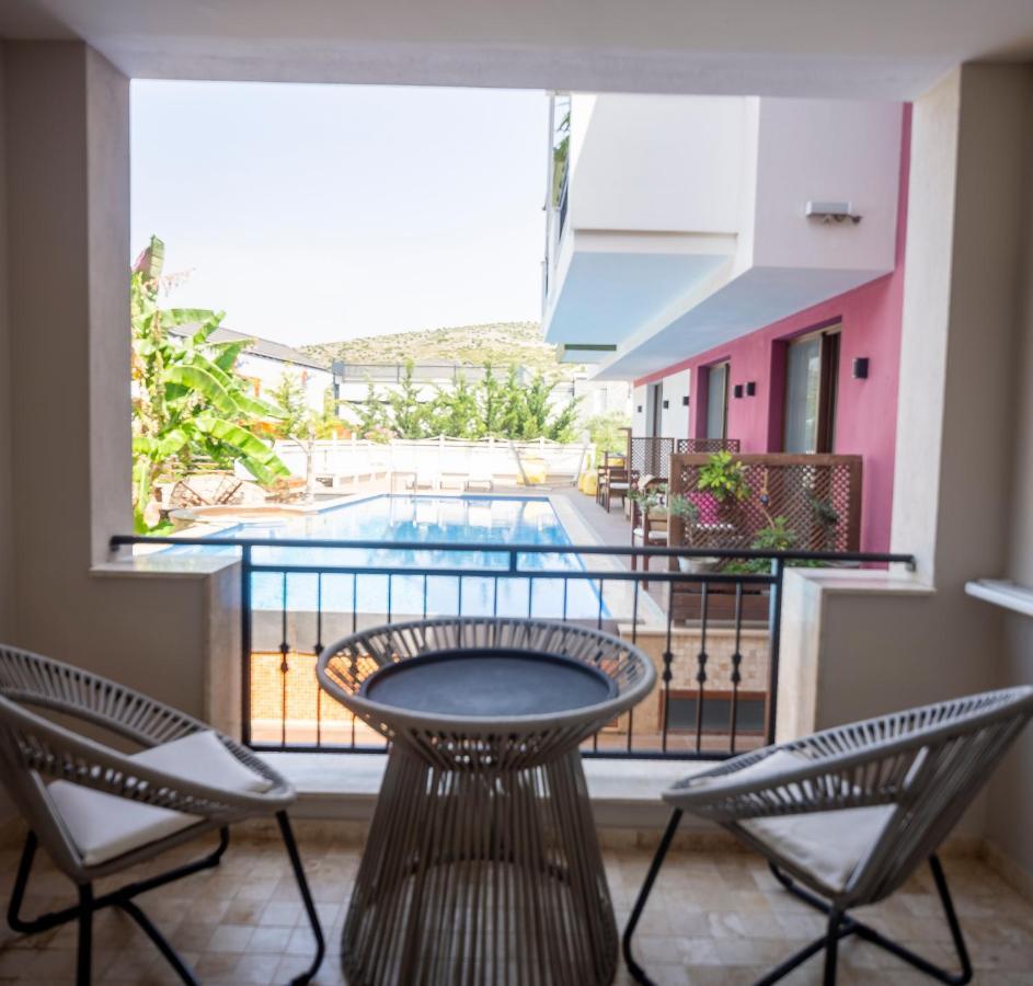 Cesmekes Otel Bagian luar foto