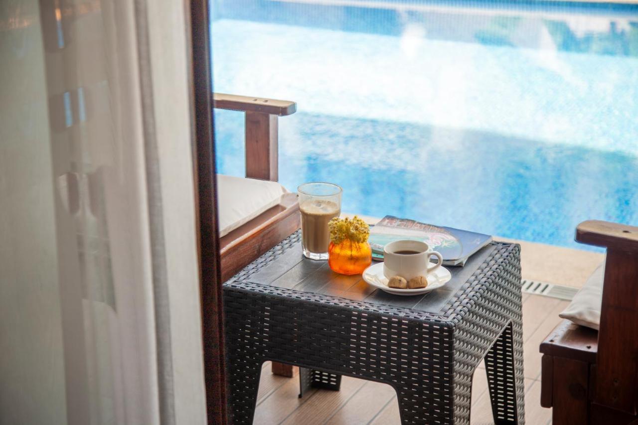 Cesmekes Otel Bagian luar foto