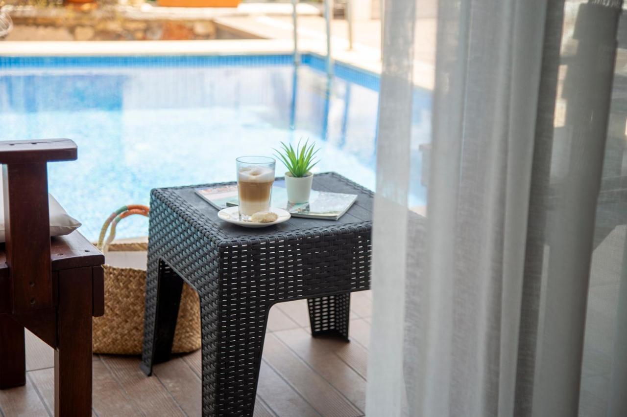 Cesmekes Otel Bagian luar foto