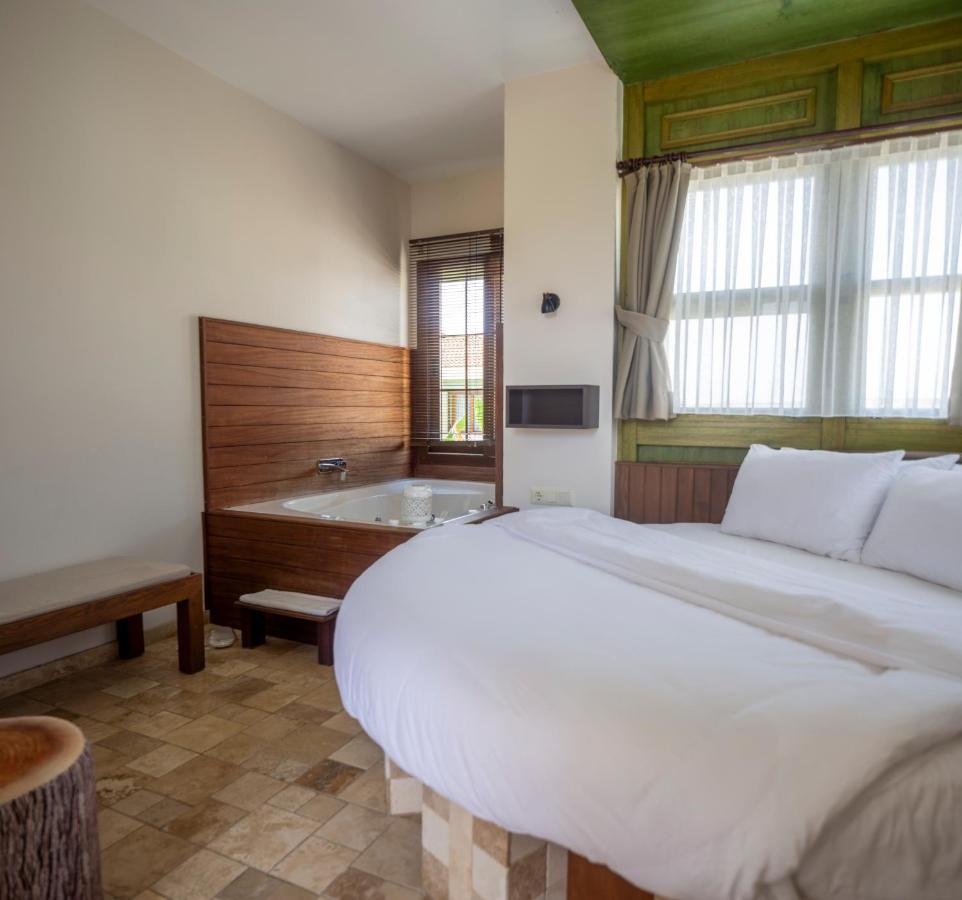 Cesmekes Otel Bagian luar foto