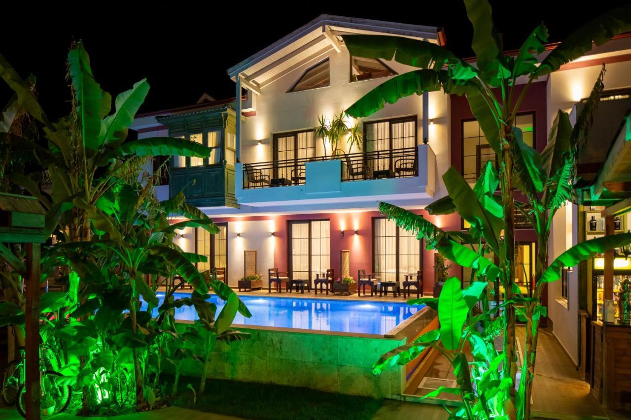 Cesmekes Otel Bagian luar foto