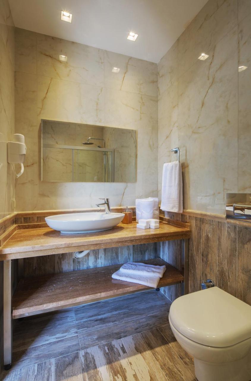 Cesmekes Otel Bagian luar foto